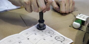 firme per i referendum contro la caccia