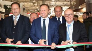 EOS SHOW ’23: IL MINISTRO LOLLOBRIGIDA TRA LA FOLLA DEI 16 MILA